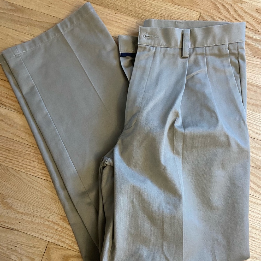 Docker’s Men’s Classic Fit Khaki Pants. Sz. 32x34. Like New.